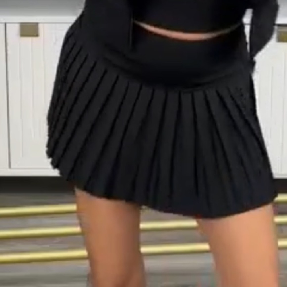 BLACK Pleated Tennis Mini Skort